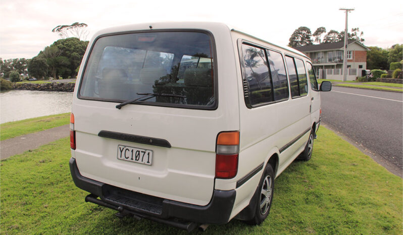 Toyota Hiace full