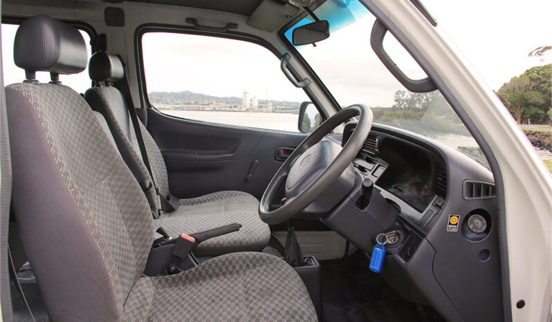 Toyota Hiace full