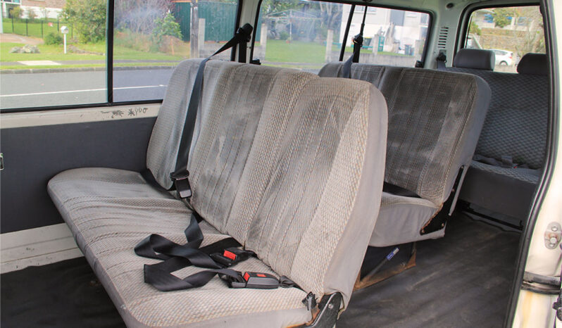 Toyota Hiace full