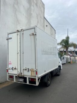 2003 Isuzu NKR – Box Truck full