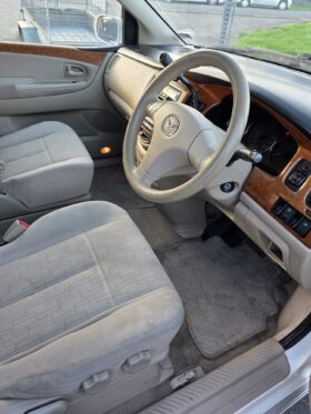 2004 Mazda MPV